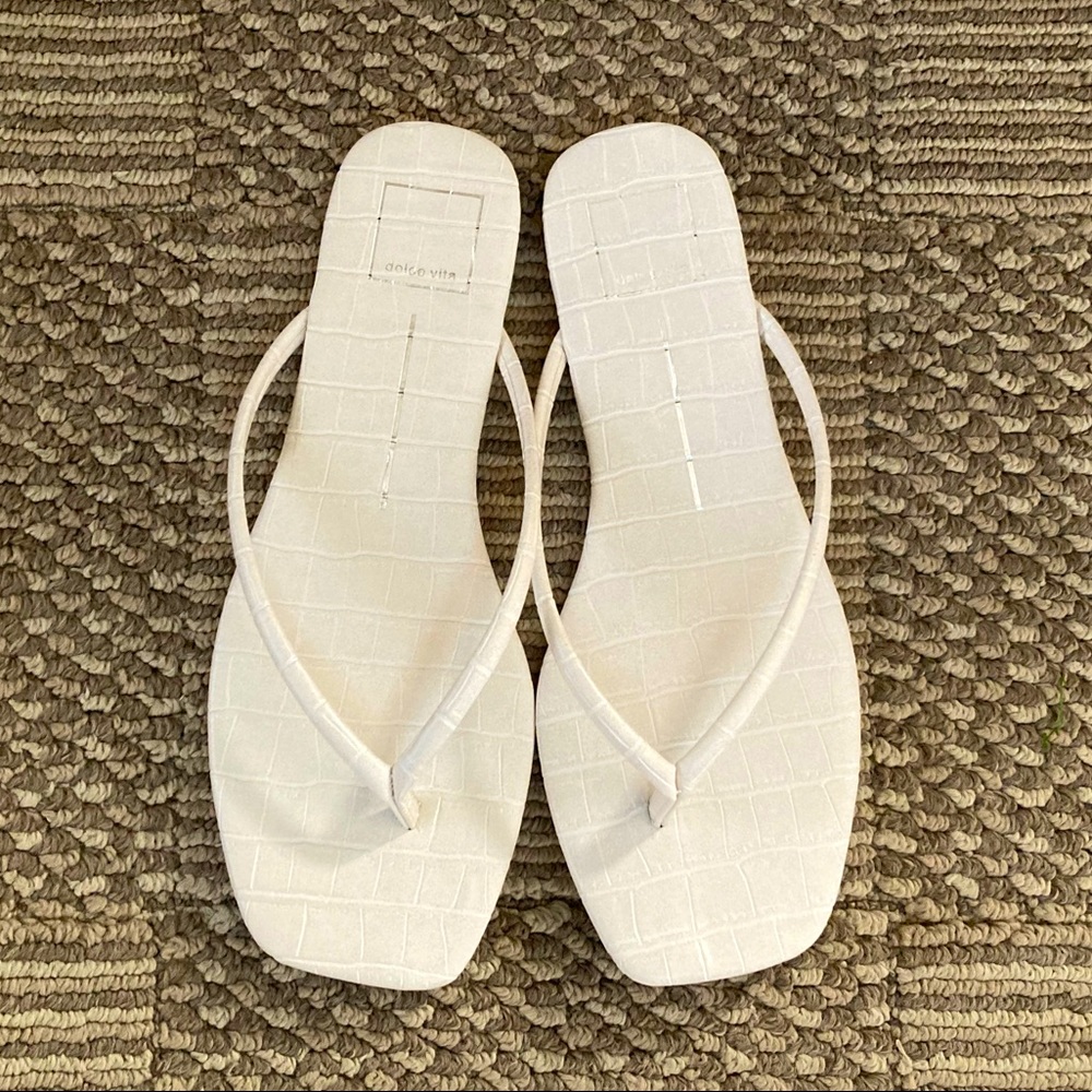 Dolce Vita Ivory Croc Thong Sandal - Size 7.5